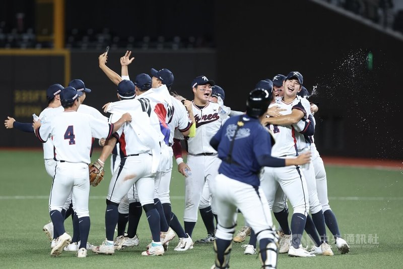 亞洲青棒錦標賽冠軍戰13日晚間在台北大巨蛋進行，最終韓國以2比0擊敗日本，是繼2018年後、睽違8年再度拿下亞洲青棒錦標賽冠軍，為隊史第6冠。中央社記者吳家昇攝　115年9月13日