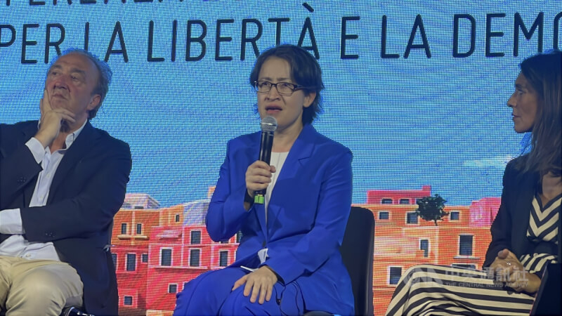 副總統蕭美琴(中)11日晚間出席義大利文托泰內島第2屆「文托泰內歐洲自由與民主論壇」擔任主賓。(中央社檔案照片)