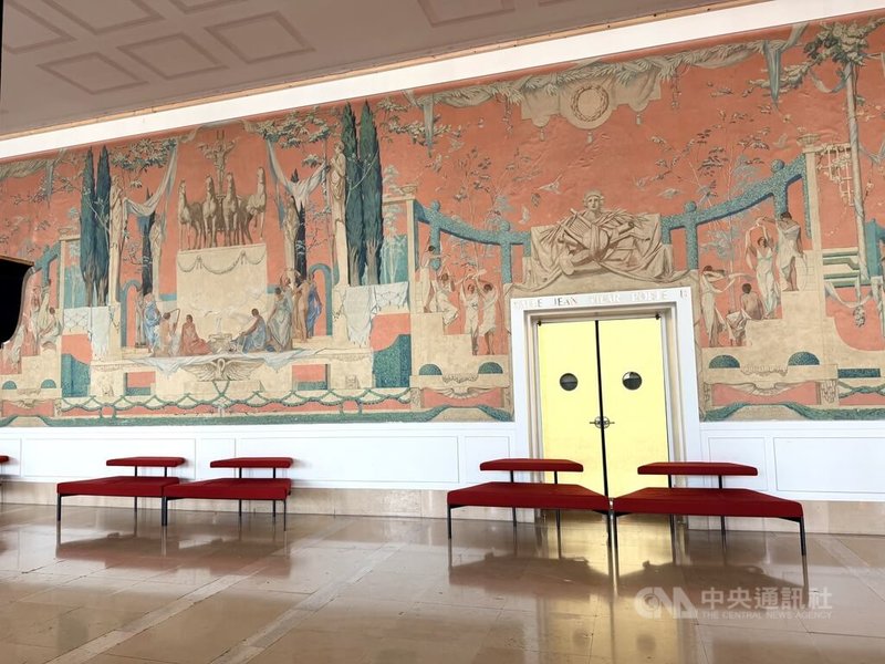 文化部長李遠訪法，13日造訪法國國家夏佑劇院。夏佑劇院為法國5大國家劇院之一，也是全法唯一以當代舞蹈為核心的國家劇院，前身為「國家人民劇場」（Théâtre National Populaire, TNP），1948年「世界人權宣言」也在此簽訂。中央社記者趙靜瑜攝 115年9月14日