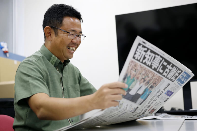 沖繩縣13日舉行縣知事選舉，曾任那霸市副市長的42歲古謝玄太首次當選，得票數創歷來新高。（共同社）