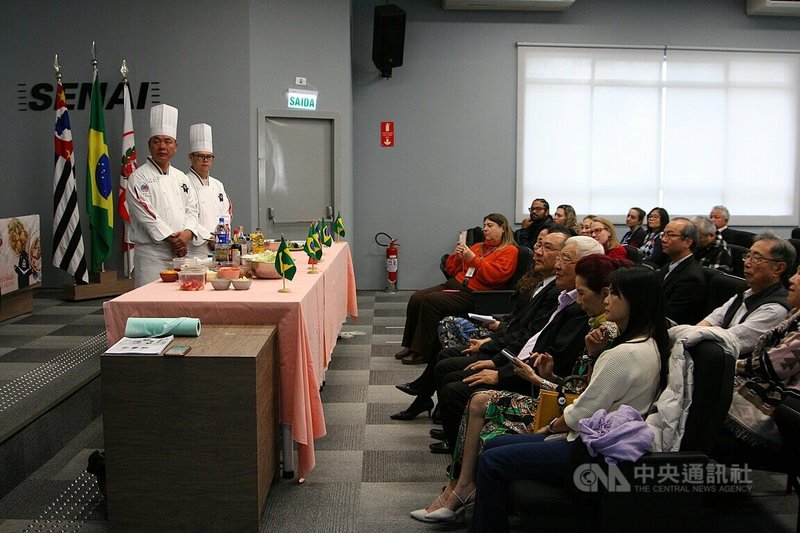 2026年台灣美食國際巡迴講座15日在聖保羅SENAI Barra Funda校區登場，來賓近距離觀摩提問。中央社記者唐雅陵聖保羅攝　115年9月16日