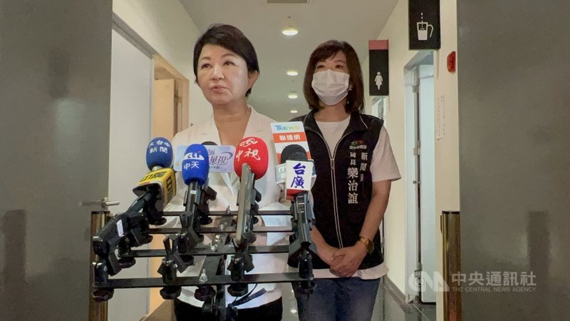 對於年底地方選舉，外界希望台中市長盧秀燕（左）鳴槍領跑、帶動藍營選情。對此，盧秀燕16日受訪表示，大部分心力將放在市政工作，這是她對市民的承諾；也會關心年底地方大選，不只關心台中市，外縣市也一併關心。中央社記者郝雪卿攝  115年9月16日