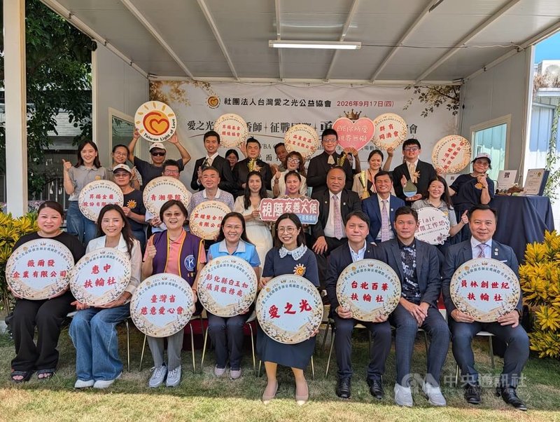 台灣愛之光公益協會培訓5名全盲調香師，日前赴韓勇奪全球美學現場動態調香賽5座獎項，協會17日在台中舉辦成果發表會，感謝企業與公益團體贊助，支持選手進修並得以出國競賽。中央社記者蘇木春攝　115年9月17日