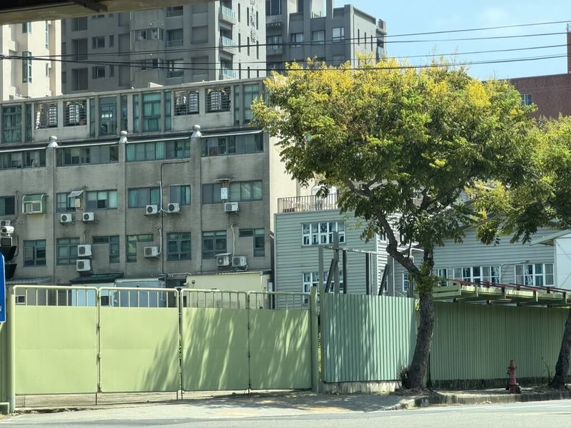 國民黨新竹縣長參選人徐欣瑩指竹北東區市場工程經費增至近14億元且進度延宕；民進黨籍參選人、竹北市長鄭朝方則表示，因應人口成長有重新規劃必要，並指縣府審查程序耗時、將改善。圖為竹北東區市場現況。（國民黨竹北市長參選人吳旭智提供）中央社記者郭宣彣傳真　115年9月17日