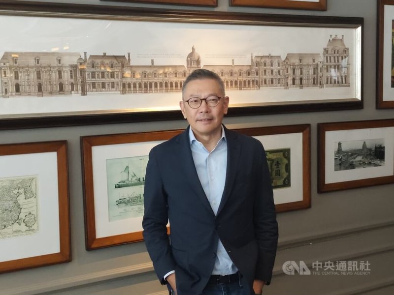 新光三越副董事長吳昕陽（圖）17日表示，新光三越今年朝業績新台幣千億元目標邁進，台中店力拚重返全台「店王」寶座；另外，看好「樞紐經濟」發展，將是未來布局方向之一。中央社記者何秀玲攝　115年9月17日