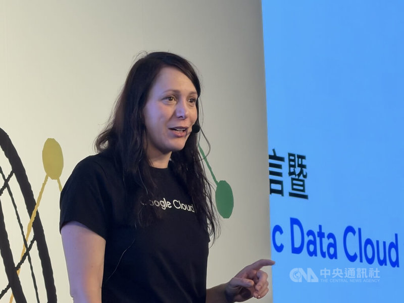 Google Cloud資料庫客戶工程總監柯尼格利歐（Anna Coniglio）17日出席Agentic Data Cloud Forum活動表示，將AI代理強行植入傳統資料平台，就像在手排車駕駛座硬塞進一個機器人，根本行不通，企業需重建資料架構。中央社記者吳家豪攝　115年9月17日