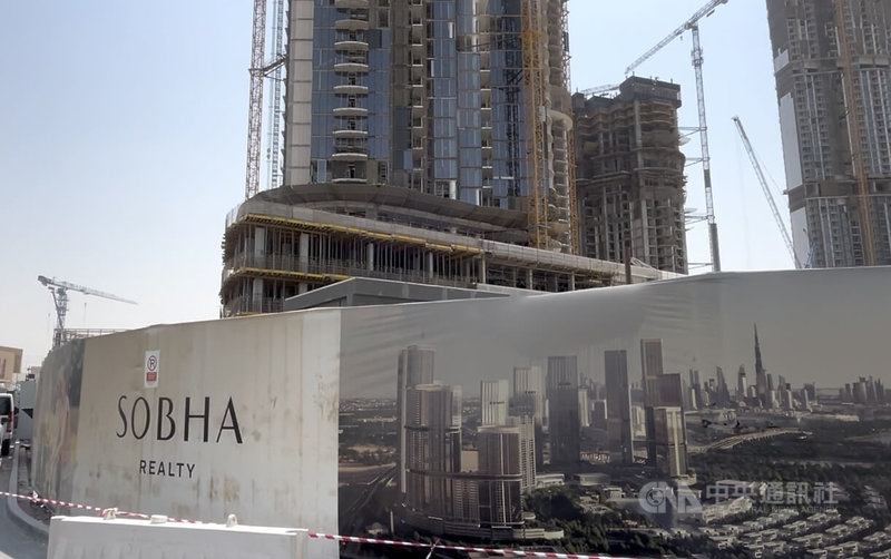 杜拜主打高端住宅別墅的知名房地產開發商Sohba Realty創辦人4月表示，美伊戰爭停火消息公布後，公司客戶成交轉換率立即較局勢緩和前增加約3倍，顯示部分買家並非放棄購屋，而是在等待風險降低。中央社記者施婉清杜拜攝　115年9月17日