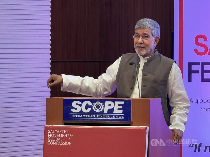诺贝尔和平奖得主沙提雅提（Kailash Satyarthi）希望让世界变得更具同理心，发起「沙提雅提青年领袖计划」，不少获选计划成员透过人工智慧分析社会问题，或是执行设计解决方案，让科技成为培养人文关怀的一大助力。中央社记者李晋纬新德里摄  115年9月19日