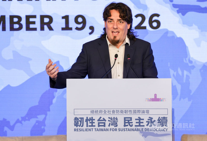 「2026總統府全社會防衛韌性國際論壇－韌性台灣 民主永續」 19日在台北君悅酒店登場，邀請美國國防科技公司Anduril Industries創辦人拉奇（Palmer Luckey）（圖）出席演說。中央社記者裴禛攝 115年9月19日