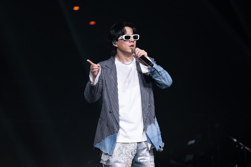 金曲歌王蕭煌奇19日在台北小巨蛋舉辦BRAVO演唱會，演唱「你是我的眼」、「末班車」等經典歌。（華納音樂、寬宏藝術提供）中央社記者王心妤傳真　115年9月19日