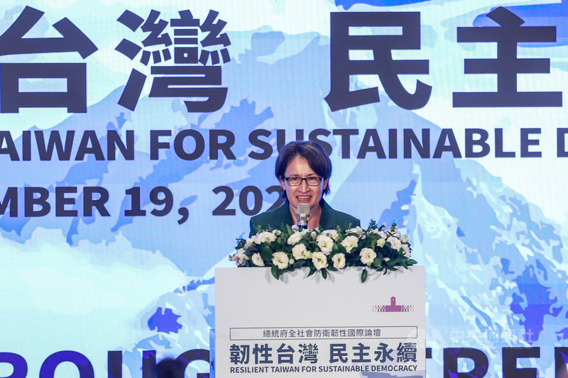 2026總統府全社會防衛韌性國際論壇19日在台北順利落幕，副總統蕭美琴（圖）晚間出席閉幕酒會，向與會來賓致詞。中央社記者王騰毅攝　115年9月19日