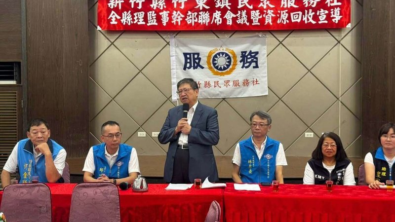 國民黨新竹縣黨部主委、新竹縣長楊文科（左3）19日表示，縣內交通、教育及產業等建設需長期推動，盼眾人團結支持國民黨籍縣長參選人徐欣瑩，以延續既有縣政建設。（國民黨新竹縣黨部提供）中央社記者郭宣彣傳真　115年9月19日