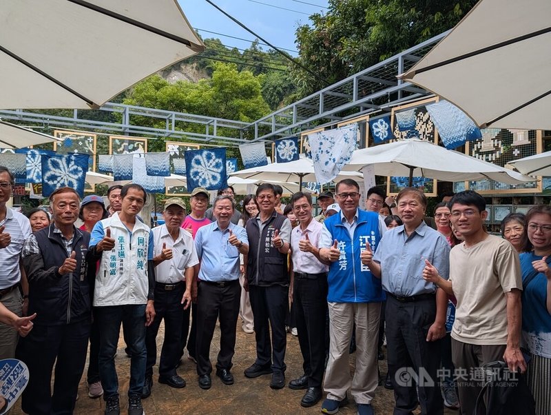 台中太平頭汴坑染織工藝生活節即日起至10月2日在台中太平區舉辦，20日在太平藍染工坊舉辦開幕活動，期盼將藍染工藝結合農村特色，讓遊客到訪感受在地文化風貌與生命力。中央社記者蘇木春攝　115年9月20日