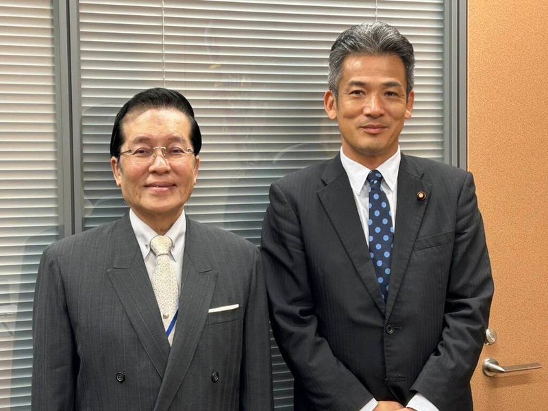 國民黨副主席張榮恭訪問日本，拜會眾議員緒方林太郎（右）等多位日本政界人士，並接受日本讀賣新聞專訪，還與多位學界、媒體界人士餐敘交流。（國民黨提供）中央社記者劉冠廷傳真 115年9月20日