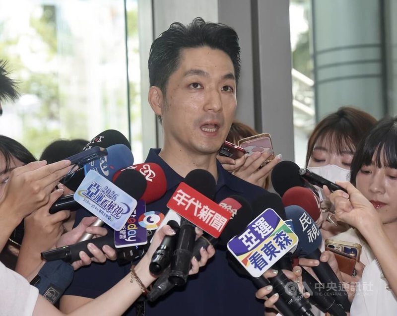 台北市長蔣萬安（中）20日出席台北市優良交通導護志工表揚大會，針對日前陪同國民黨高雄市長參選人柯志恩掃街，蔣萬安表示，「一個城市的進步，不只是演唱會，而是看到民眾日常的生活，而我相信柯志恩委員，她這部分一定可以做得最好」。中央社記者張皓安攝　115年9月20日