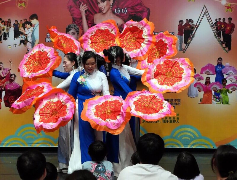 「2026嘉移人文化季：台越中秋文化交流」20日在嘉義縣登場，邀請越南樂透秀藝人與新住民藝術團隊演出，讓民眾、移民及移工認識彼此的文化。（越在嘉文化棧提供）中央社記者黃國芳傳真　115年9月21日