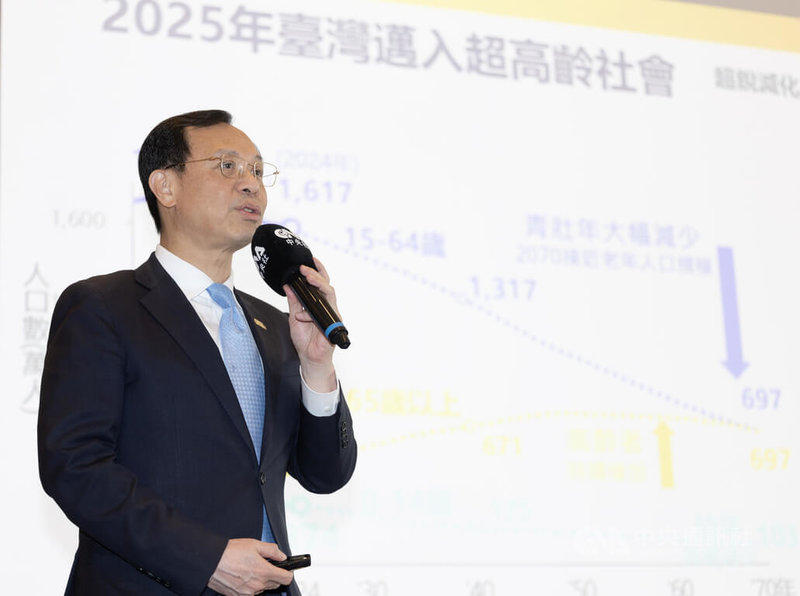 衛福部長石崇良（圖）21日在台北出席2026恆健康趨勢論壇，活動開場以「國家健康政策與生技醫療發展」為題引言，並說明2025年台灣正邁入超高齡社會。中央社記者趙世勳攝　115年9月21日