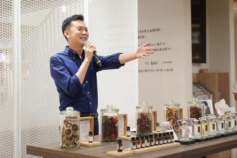 民進黨新竹縣長參選人鄭朝方（圖）指出，公共設施設計應納入不同年齡層需求，若當選縣長，將把竹北市公共建設規劃及執行經驗延伸至全縣13鄉鎮市，依各地需求改善生活環境。（鄭朝方競選團隊提供）中央社記者魯鋼駿傳真　115年9月21日
