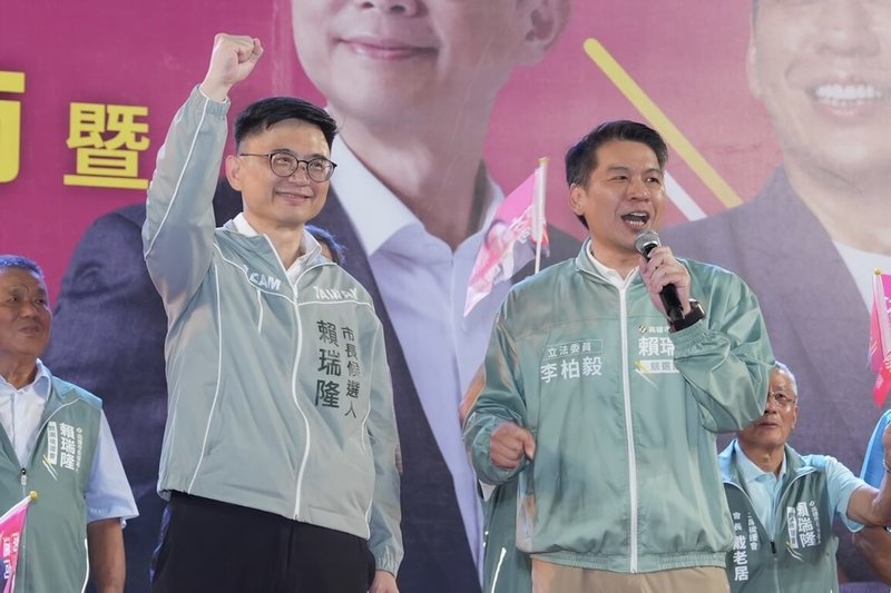 民進黨高雄市長參選人賴瑞隆（前左）指出，身為客家女婿，未來將以「文化是族群的傳承，經濟是地方的未來」為核心，推動「高雄客家文化城」。（賴瑞隆辦公室提供）中央社記者蔡孟妤傳真　115年9月21日