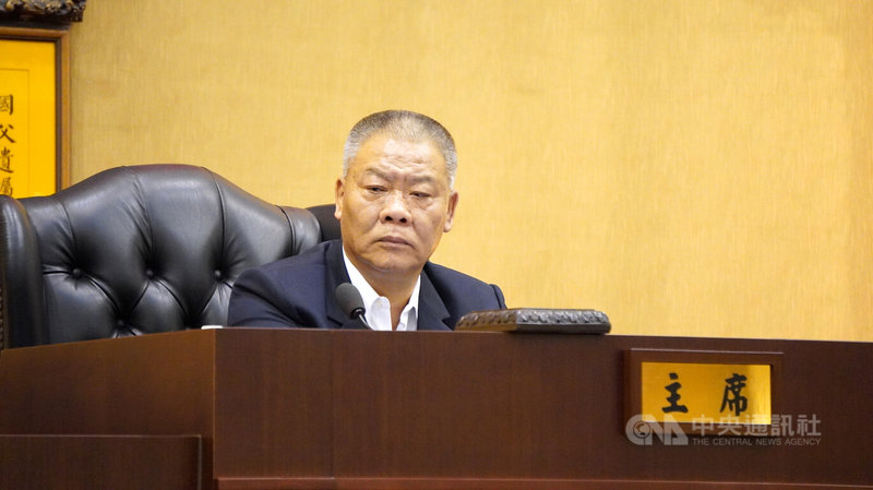 彰化縣議會第20屆第8次定期會開議，由於議長謝典霖涉賄選遭羈押，會議由副議長許原龍（圖）擔任主席。中央社記者吳哲豪攝　115年9月21日