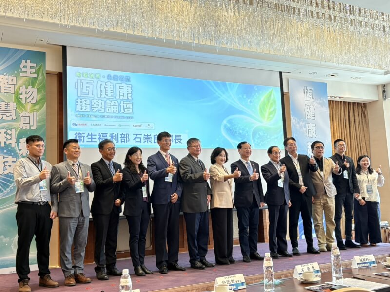超肽生技總經理林啟文(左二)出席恆健康論壇，分享從海洋防禦跨向人體生醫的新創之路。