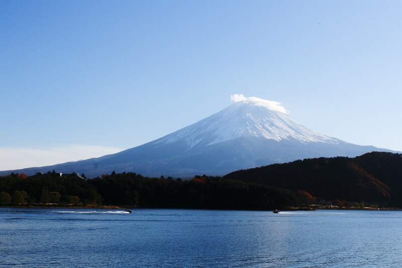 位在日本山梨縣的河口湖風光。（圖取自Pixabay圖庫）