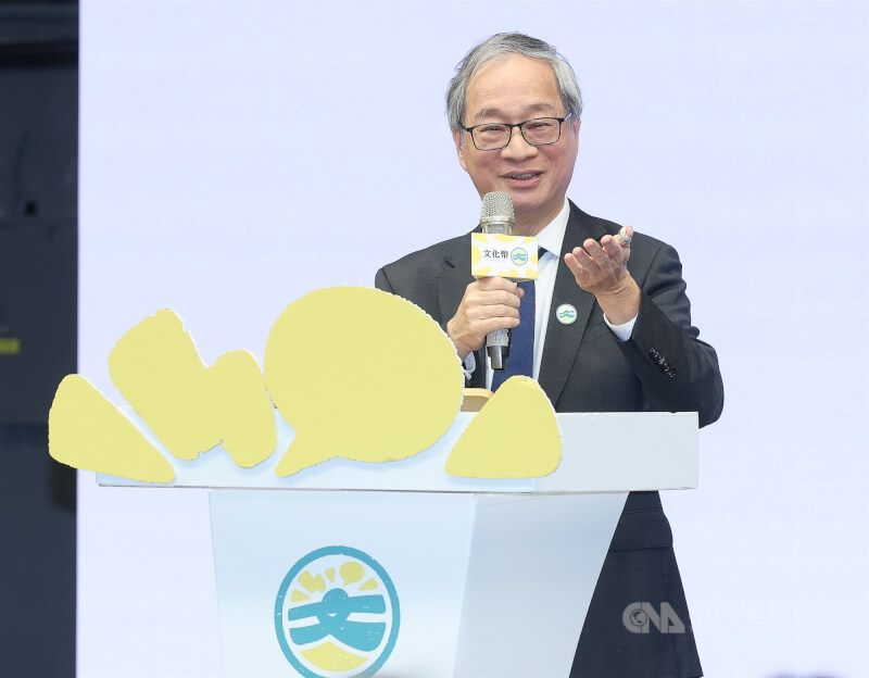 文化部長李遠（圖）出席115年文化幣記者會，推薦青年除了看國片、買書，也可以使用文化幣購買台灣漫畫。（中央社檔案照片）