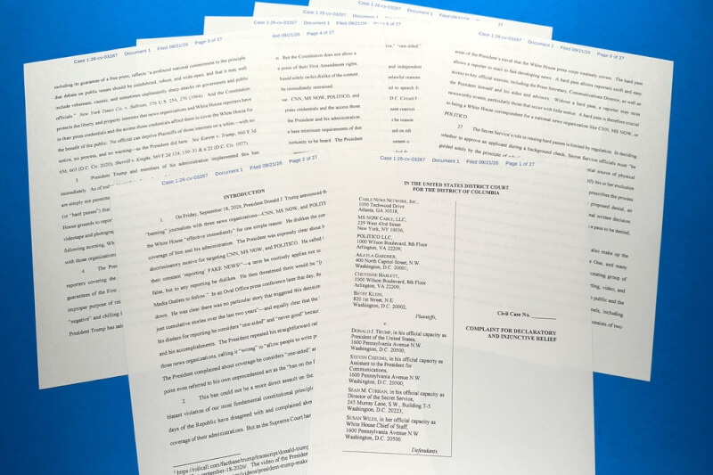 川普18日下令CNN、MS NOW及Politico禁止進入白宮，這3家媒體隨即向法院提出訴訟。（美聯社）