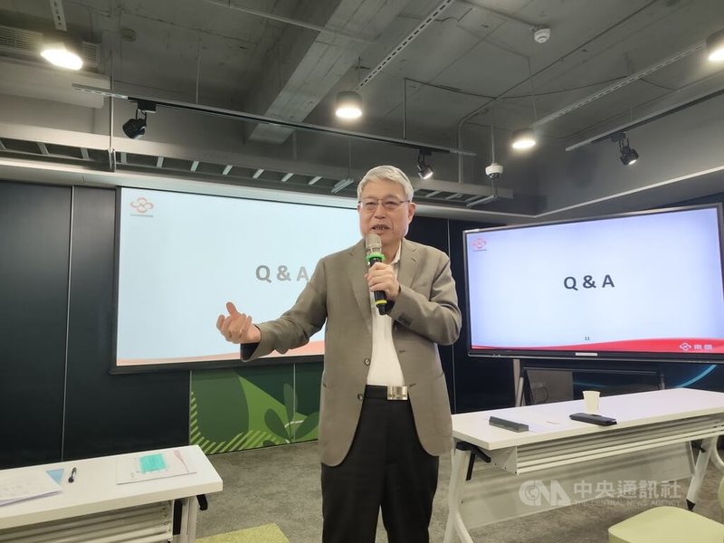 南僑投控22日舉行法人說明會，總裁李勘文出席說明公司營運展望。中央社記者何秀玲攝　115年9月22日