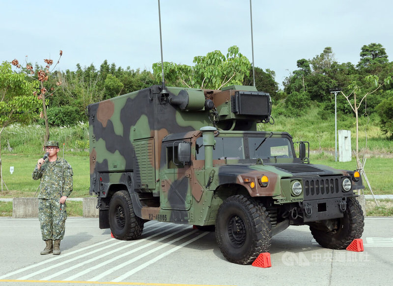 陸軍砲兵訓練指揮部22日在湯山營區辦理「海馬士及短程防空武器裝備陳展」活動，現場陳展海馬士多管火箭指揮管制車。中央社記者郭日曉攝　115年9月22日