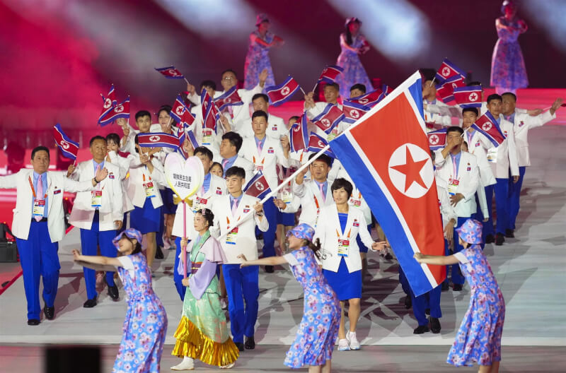 图为于19日名古屋亚运开幕式进场的北韩代表团。（共同社）