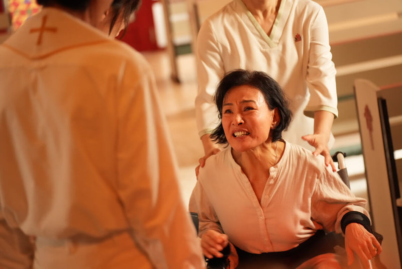 心理驚悚片「消失的金鳳娜」由金馬影后陳冲（右）主演，她形容角色像是從地獄爬出來的人。（大昇影業提供）中央社記者王心妤傳真　115年9月24日