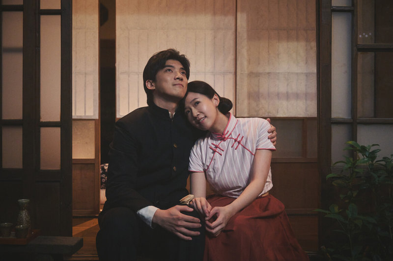演員林哲熹（左）、方志友（右）在戲劇「再見1987」中上演虐戀情節，方志友坦言刑求戲堪稱壓力巔峰。（公視台語台提供）中央社記者洪素津傳真　115年9月24日