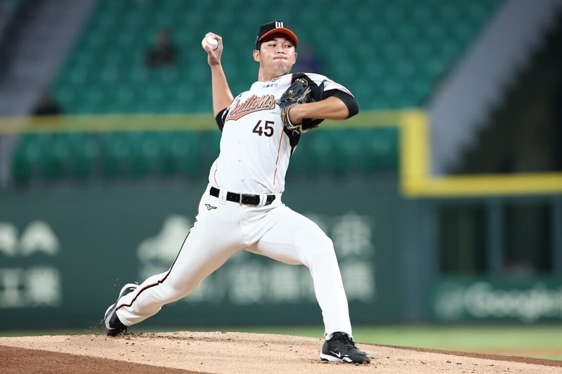 中職統一7-ELEVEn獅隊投手周彥農（圖）24日先發7局失2分，率隊以4比2擊敗味全龍隊，奪中職生涯首勝，也獲選單場MVP。（統一獅提供）中央社記者謝靜雯傳真　115年9月24日