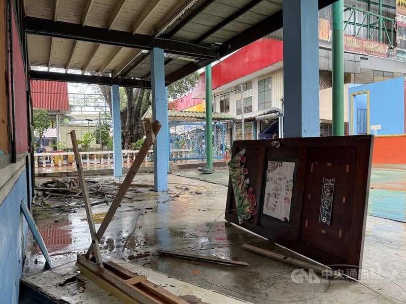 泰國曼谷泰農披威塔亞學校宣布關閉，校舍進行拆除工作，校園內可見拆除後留下的建材與設備。該校創立於1962年，已走過60多年歷史。中央社記者李宗憲曼谷攝　115年9月25日