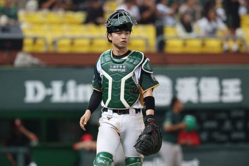 中華職棒台鋼雄鷹隊一軍捕手陳世嘉（圖）年僅23歲，已是球隊重要戰力，捕手教練凃壯勳觀察近期成長，過程中給予犯錯空間。（台鋼雄鷹隊提供）中央社記者蘇志畬傳真　115年9月25日