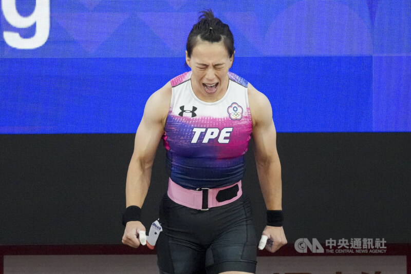 台灣「舉重女神」郭婞淳25日在2026愛知名古屋亞運舉重女子61公斤級決賽登場,挺舉挑戰138公斤前奮力吶喊振奮士氣,可惜2次試舉138公斤皆未能成功。中央社記者鄭清元名古屋攝 115年9月25日