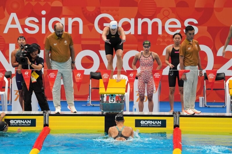 台灣游泳女將張雅佳、韓安齊、劉姵吟及林姵彣25日在亞運女子400公尺混合式接力決賽攜手游出4分04秒86，以第4名完賽。（代表團提供）