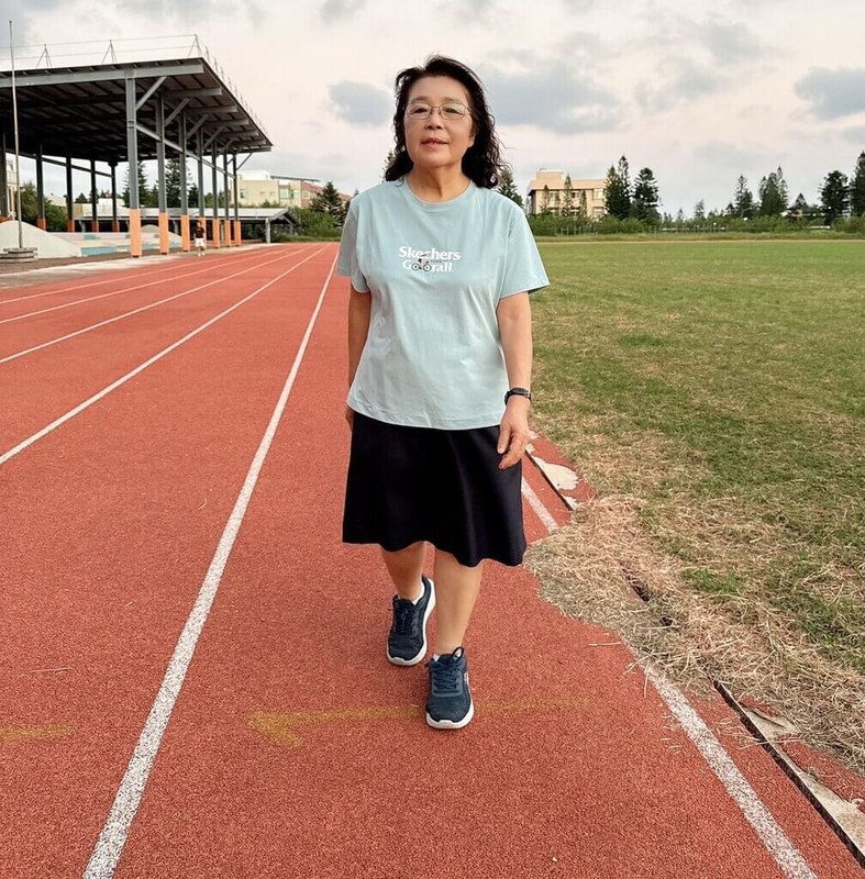 民進黨澎湖縣長參選人吳淑瑾說，「走路健行」是日常生活之一。（吳淑瑾競選團隊提供） 中央社記者張祈傳真 115年9月26日