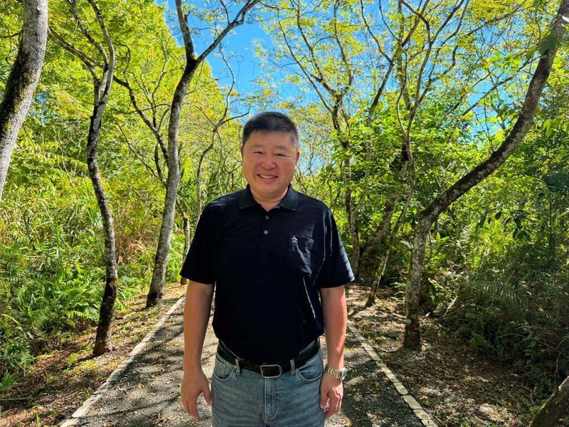無黨籍花蓮縣長參選人張峻最喜歡的運動是健走，盡可能利用早上空檔運動。（張峻提供）中央社記者張祈傳真 115年9月26日