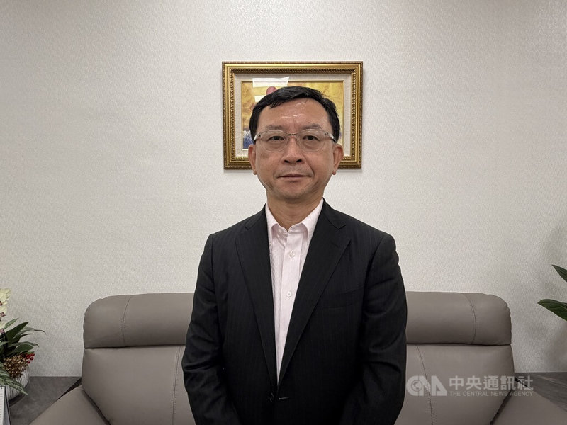 經濟部9月初端出浮動式風電示範計畫草案，目標2032年底前併網。對此，國立台灣大學工學院院長江茂雄表示，面對未來的大規模開發，台中港預留空間恐不夠用，另台北港與高雄港鄰近機場，限於航高管制恐無法組裝浮動式風機，因此港口基礎建設須及早規劃。中央社記者謝怡璇攝　115年9月26日