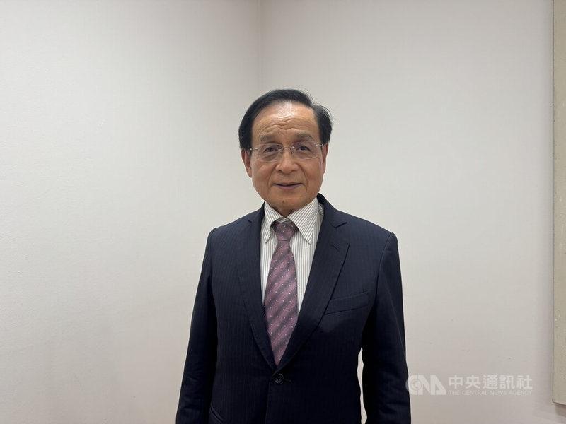 商研院董事長許添財10日接受中央社專訪時表示，台灣經濟戰略須轉型，透過「分散式小聯盟」結盟，串聯美歐市場與新興市場基地，建立永續生態系，帶領150萬家中小企業走向國際。中央社記者劉郁葶布拉格攝　115年9月26日