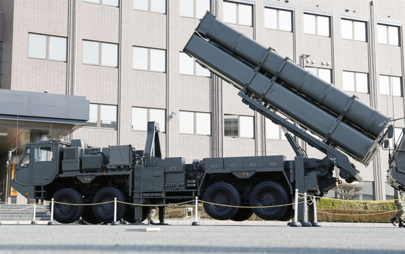 日本陸上自衛隊3月在熊本駐地展示「25式陸基反艦飛彈」。（共同社）