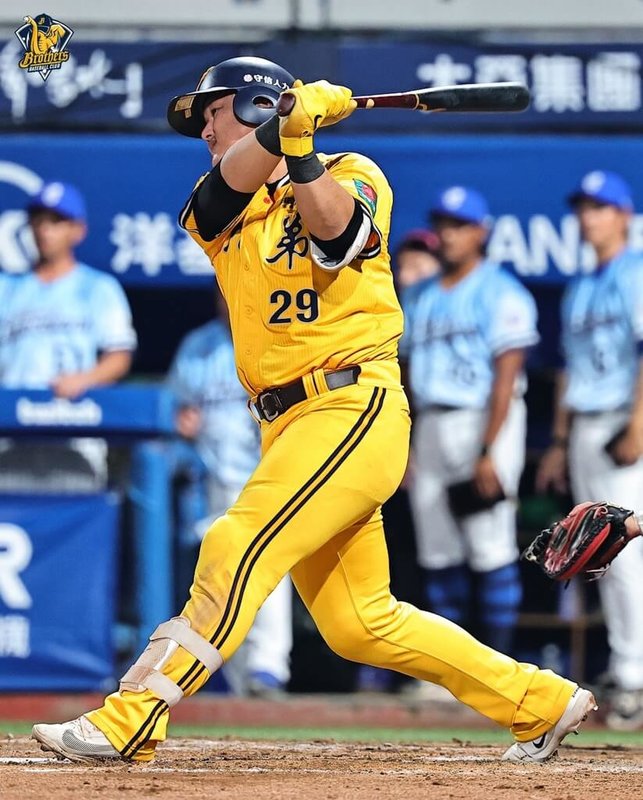 中華職棒中信兄弟隊26日作客新莊棒球場面對富邦悍將隊，兄弟打者陳俊秀（圖）敲出關鍵逆轉安打，幫助球隊以7比3勝出。（中信兄弟隊提供）中央社記者蘇志畬傳真　115年9月26日