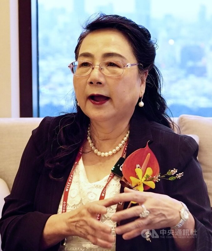 世界台灣商會聯合總會近日交接,接任第33屆總會長的溫嵐珠(圖)是會史上第3位女性總會長。她說,世總努力讓世界知道台灣所能提供的協助,成為連結台灣與世界的堅實橋梁。中央社記者董俊志攝 115年9月26日