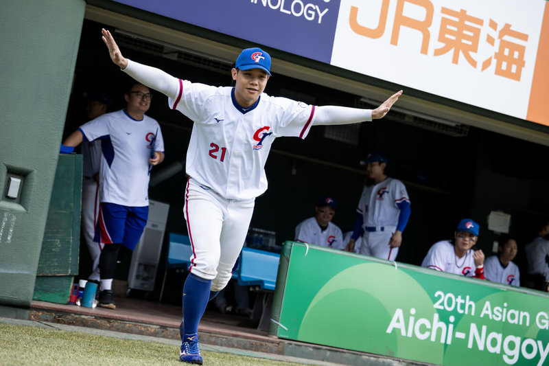 中華職棒中信兄弟隊野手黃韋盛（前）支援2026愛知名古屋亞運台灣隊，在賽事期間敲出8支安打、打擊率3成33，母隊總教練平野惠一聽到外界稱讚也感到開心。（中華民國棒球協會提供）中央社記者蘇志畬傳真　115年9月27日