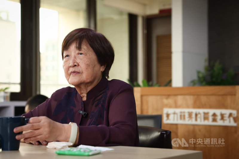 關懷文教基金會董事長周清玉接受中央社專訪，談到當年組黨表示，如果可以組黨，這是必要且對的事情，總得要有人去做，如果大家都不敢做，難道就不做？中央社記者王騰毅攝　115年9月27日