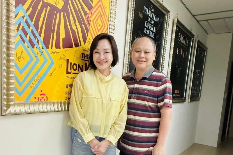 國民黨高雄市長參選人柯志恩（左）拜會寬宏藝術，向董事長林建寰（右）請益高雄下一階段演唱會經濟。（柯志恩辦公室提供）中央社記者蔡孟妤傳真　115年9月27日
