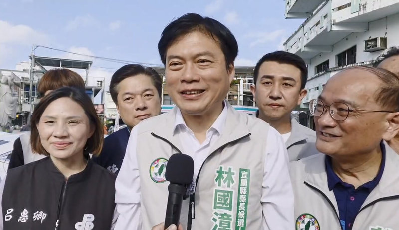 對於國民黨主席鄭麗文提出要把新潮流趕出宜蘭，民進黨宜蘭縣長參選人林國漳（前中）27日在羅東受訪時表示，以仇恨方式打選戰不適當。（林國漳競選辦公室提供）中央社記者王朝鈺傳真　115年9月27日