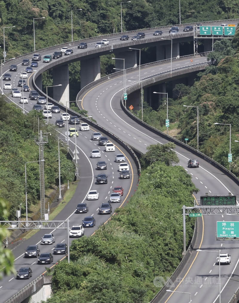 圖為國5坪林段北上車多情況。（中央社檔案照片）